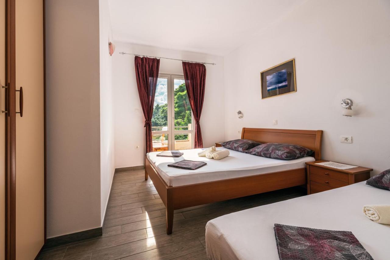 Apartments Pitarevic Saplunara Exterior photo